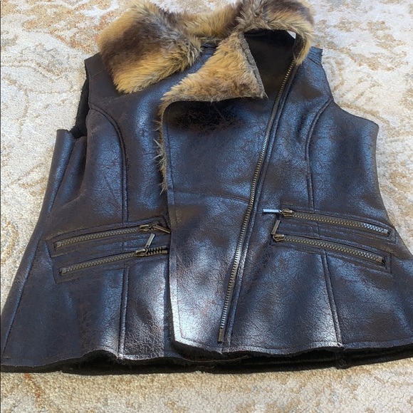 Yoki Fun Faux Fur Vest - Size Large - Picture 6 of 14